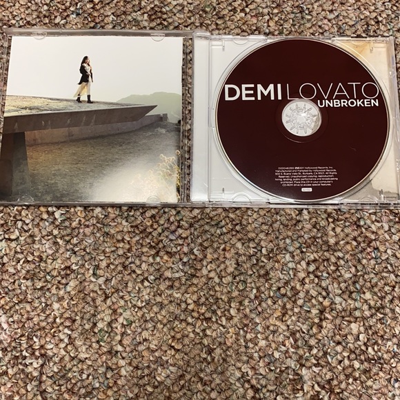 Demi Lovato / Unbroken & Demi - used CD - lot of 2 - Picture 4 of 9